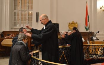 házaspárok megáldása a Bálint-napi zenés istentiszteleten