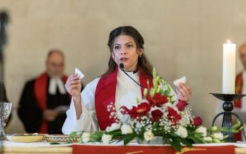 Sally Azar palesztin evangélikus lelkésznő