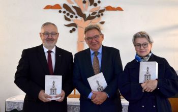 könyvbemutató Lajoskomáromban