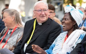 közös dicsőítés az Egyházak Világtanácsa 11. nagygyűlésén fotó: Mike DuBose/WCC