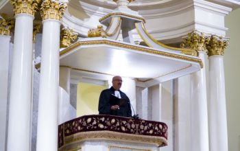 Kondor Péter püspök hirdeti Isten igéjét