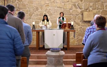 Sally Azar palesztin (arab) lelkésznő és Meghan Aelabouni amerikai lelkésznő