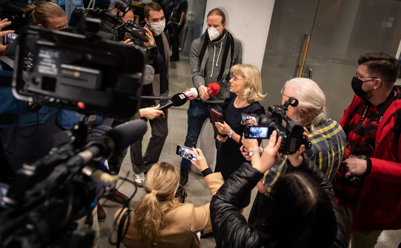 Päivi Räsänen 2022. január 24-én a bíróságon nyilatkozik a sajtónak
