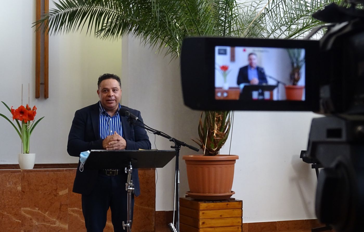 Péter Pál Nataniel igehirdetése a protestáns cigánymissziós konferencián 2022. február 12-én Békésen - Fotó: Szegfű Kata