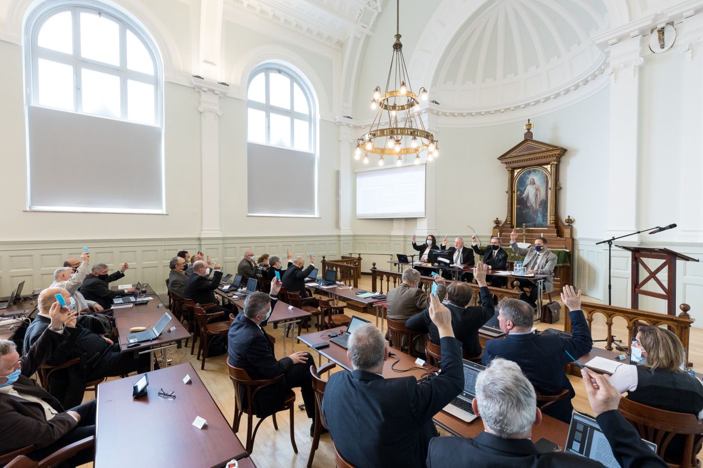 A Magyarországi Evangélikus Egyház XI. Zsinata határozatot hoz 2022. február 26-án az Ukrajna orosz megszállása miatt nehéz élethelyzetbe kerülő, menekülni kényszerülő embertársaink megsegítéséről - fotó: Magyari Márton