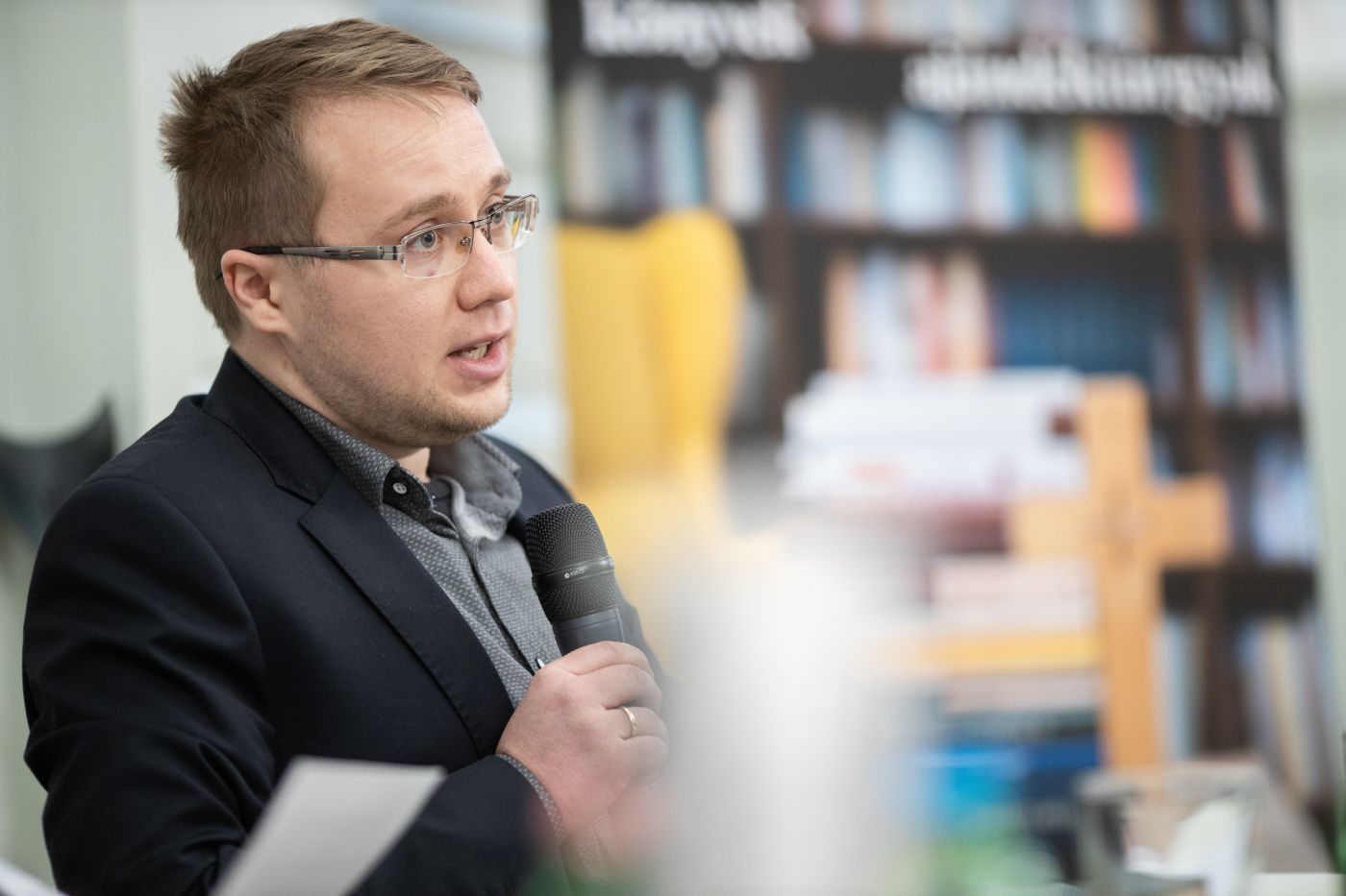 Isó Gergely történész az Ordass Lajos: Naplóm 1948, 1956–1957 című kötet bemutatóján 2022. március 9-én a Magyarországi Evangélikus Egyház székházának kápolnájában - fotó: Pete Dóra