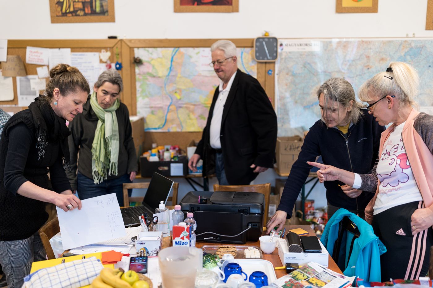 Önkéntes segítők a Mandák-házban