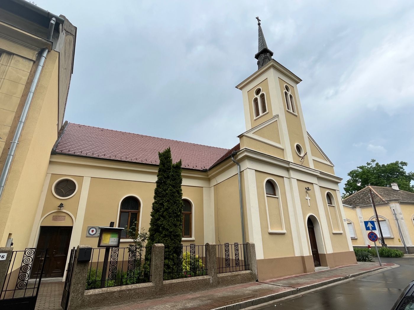 Bajai evangélikus templom kívülről