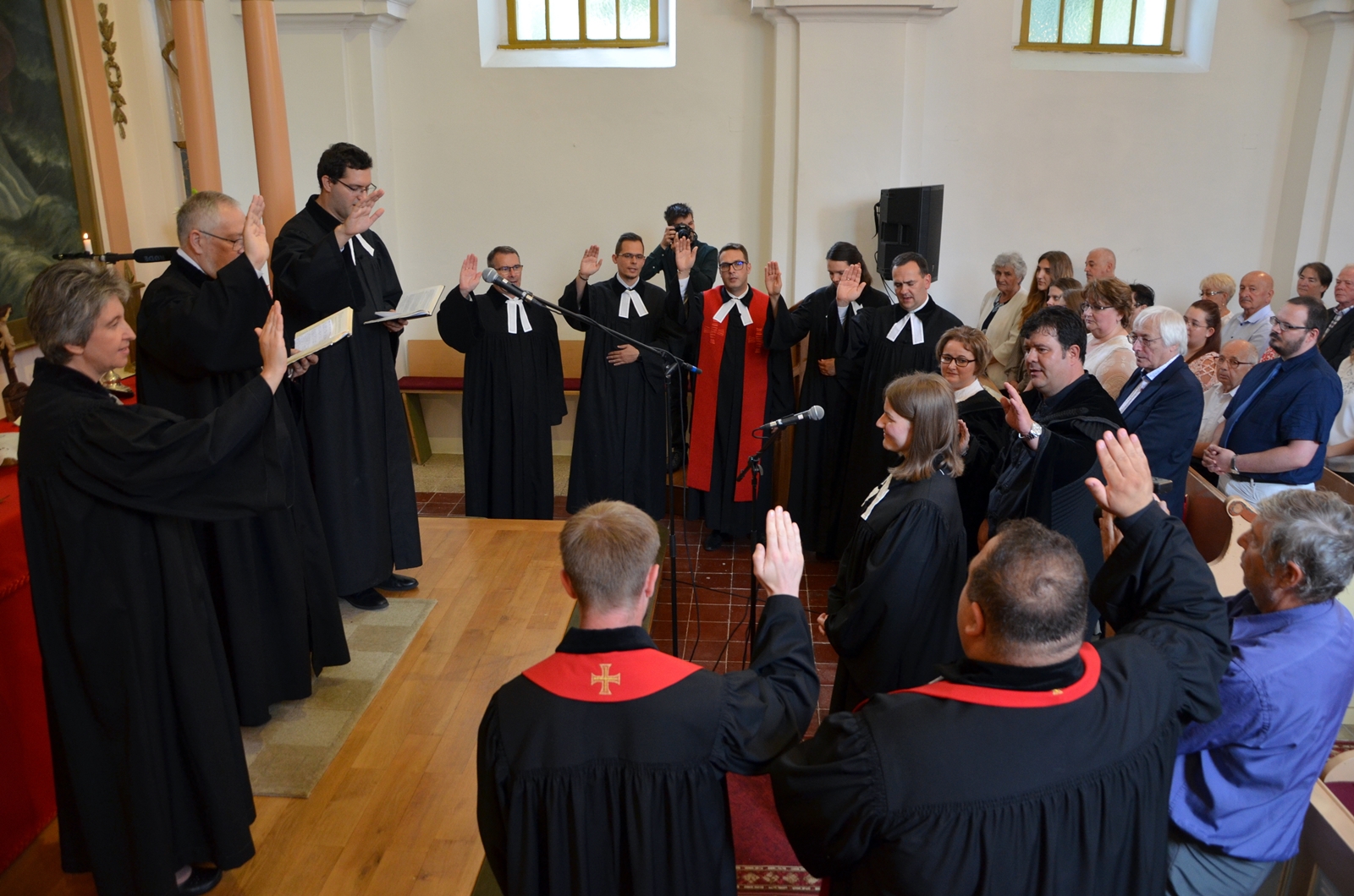 Somogyvári Flóra lelkésszé avatása Tabon