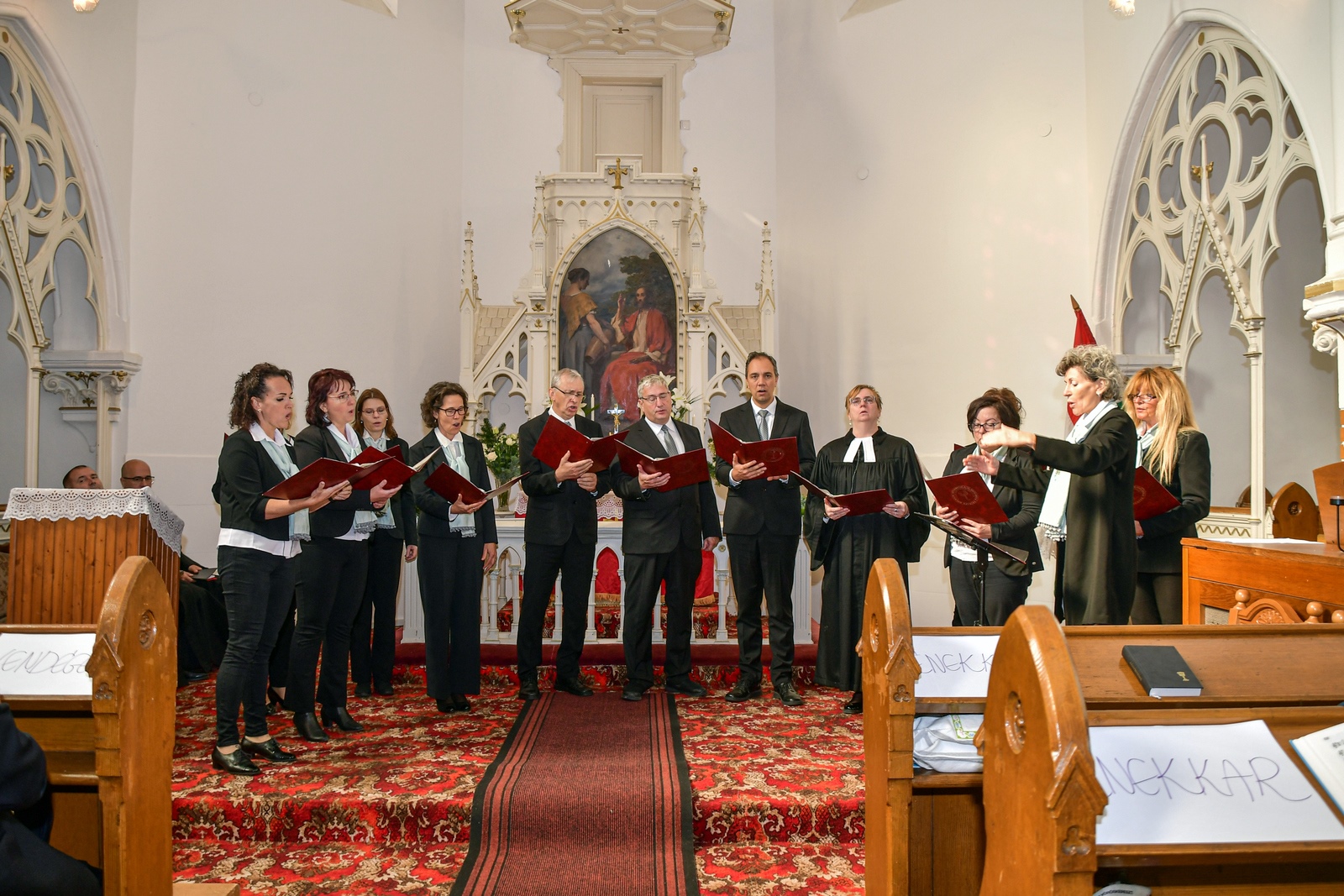 A torony az ég felé mutat