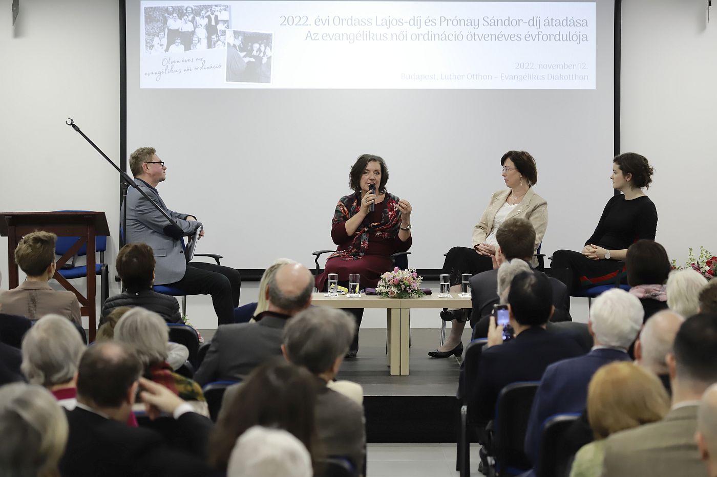 kerekasztalbeszélgetés a női lelkészségről