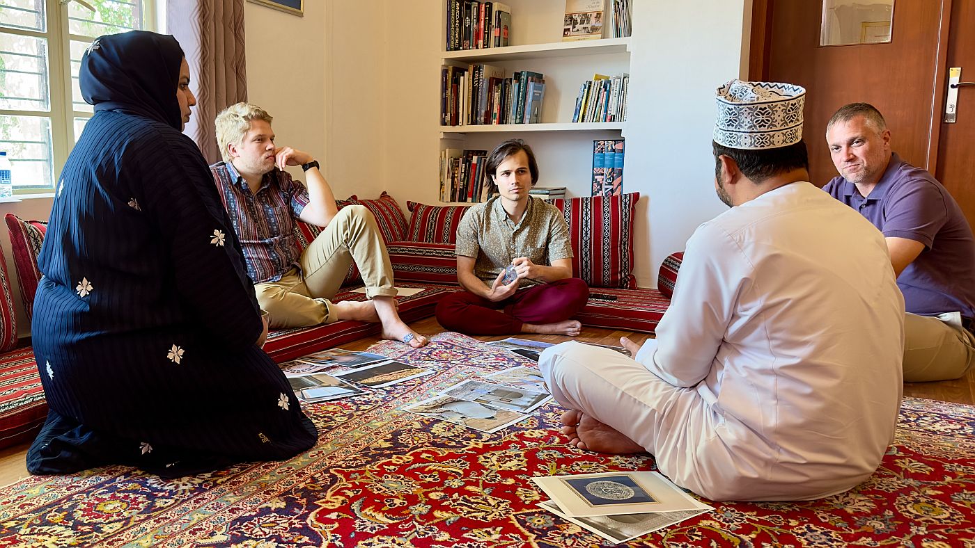 Slezák Bence az Interfaith Photovoice képzésén Ománban