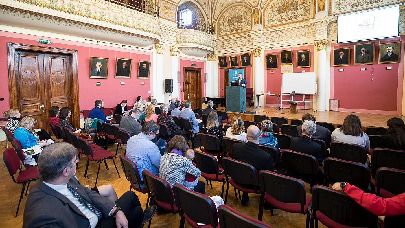 evangéikus iskolák kutató tanárainak konferenciája