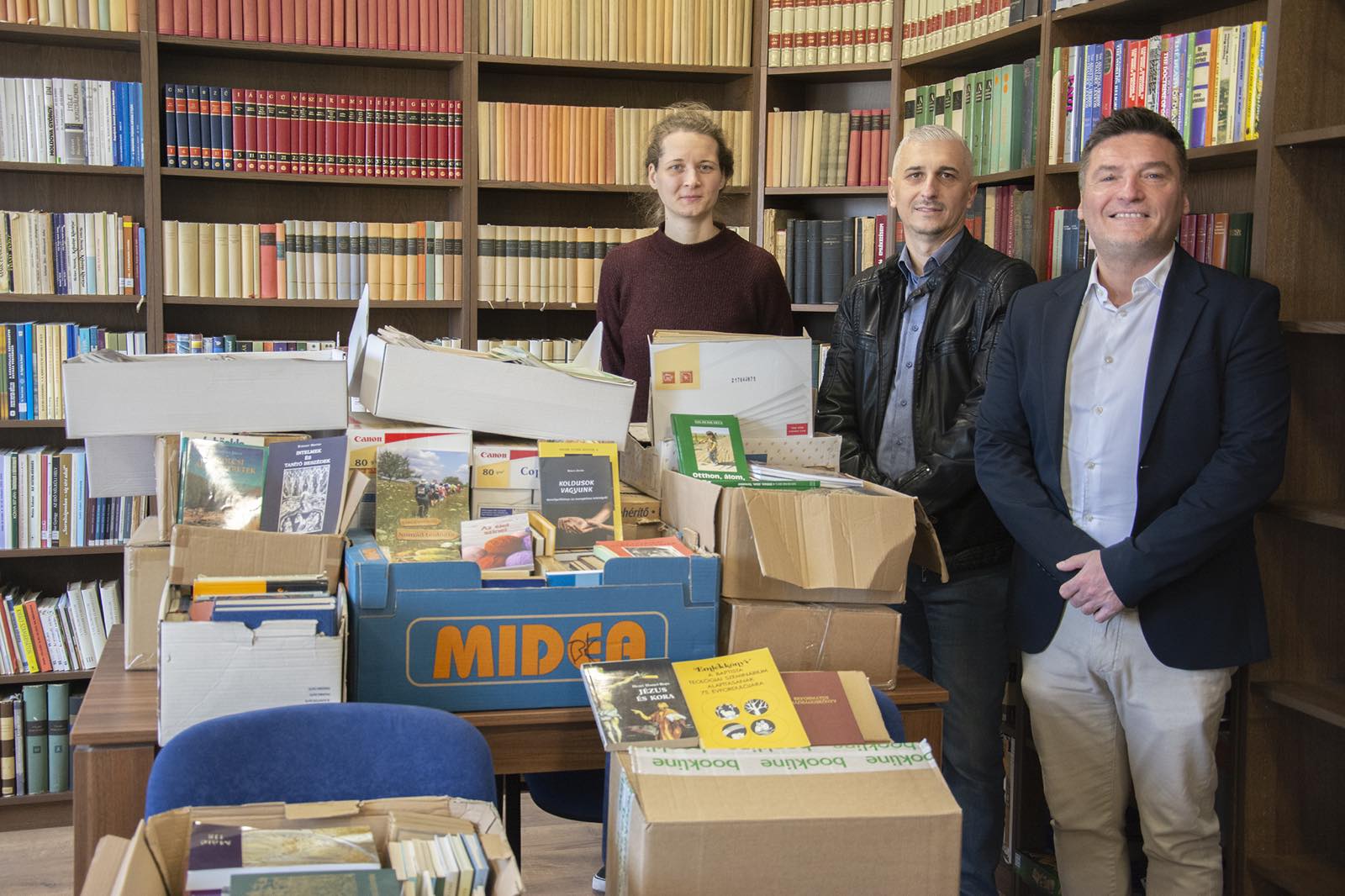 Könyvadomány és együttműködés