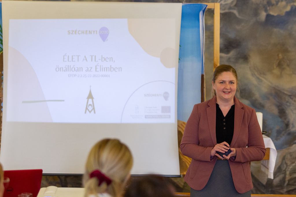 Kelemen Anna Nyíregyházán, az Élim Evangélikus Szeretetotthonban projektnyitóján