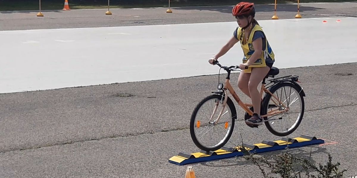 Fritz Mária kerékpározás közben