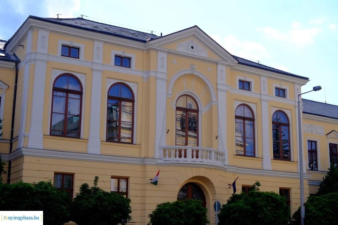 nyíregyházi Túróczy Zoltán Evangélikus Óvoda és Magyar–Angol Két Tanítási Nyelvű Általános Iskola homlokzata