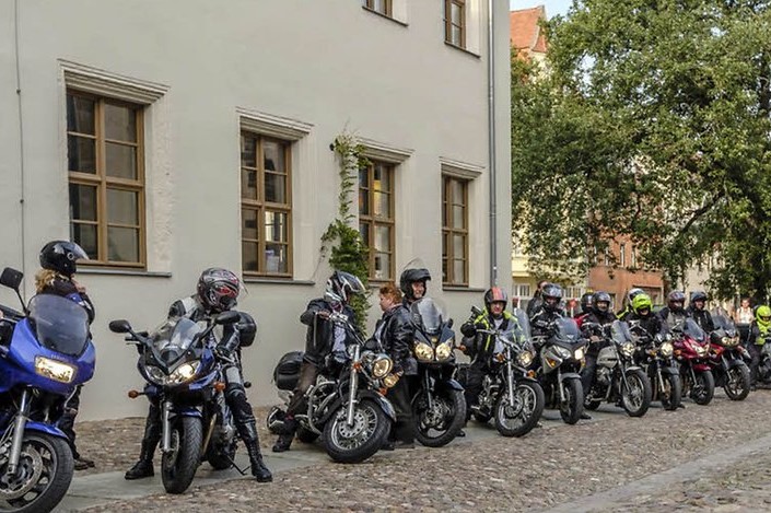 okumenikus es kulugyi munka motorradfahrer