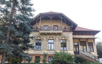 Evangélikus Kántorképző és Egyházzenei Intézet, a fóti Mandák-villa