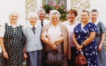 Túrmezei Erzsébet (a fotón balról a második) mellett Gubek Mária, mögöttük Solymár Péter és Solymár Péterné
