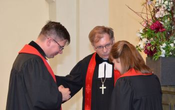 Grazban pedig az istentisztelet keretében Szeitl-Eibinger Zita lektori szolgálatának kibővítését és megáldását ünnepelte a közösség.